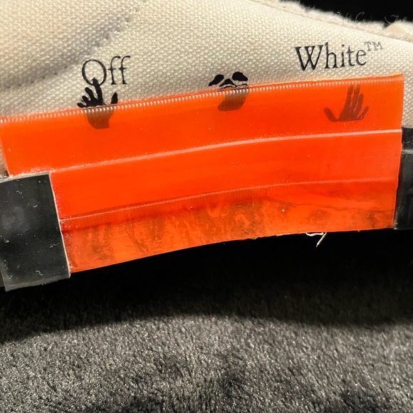 Off-White Low-Top Vulcanized Sneakers - Picture 3 of 10